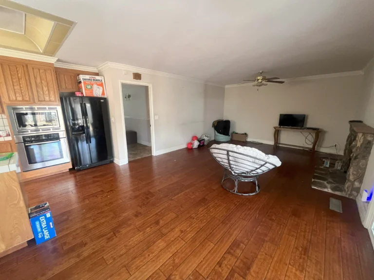 Dante_family room2
